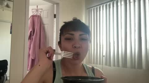 jazzy_lux online show from 05/18/26, 12:07