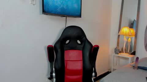 Snapshot of jdaniel_shellby chatting on 12/04/24, 02:20 jhon online show from 12/04/24, 02:20