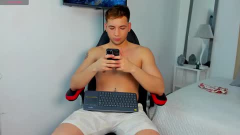 Snapshot of jdaniel_shellby chatting on 12/21/24, 02:30 jhon online show from 12/21/24, 02:30