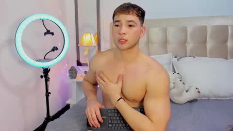 Snapshot of jdaniel_shellby chatting on 01/31/25, 04:03 jhon online show from 01/31/25, 04:03