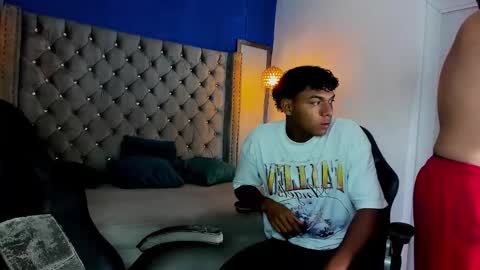 Snapshot of jdaniel_shellby chatting on 10/14/25, 10:43 jhon online show from 10/14/25, 10:43