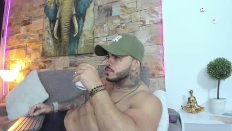 Snapshot of jean_lopez chatting on 09/28/25, 06:19 Jean axelcrow Modelo Independiente online show from 09/28/25, 06:19