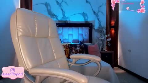 Jeen Taylor online show from 11/24/25, 08:08