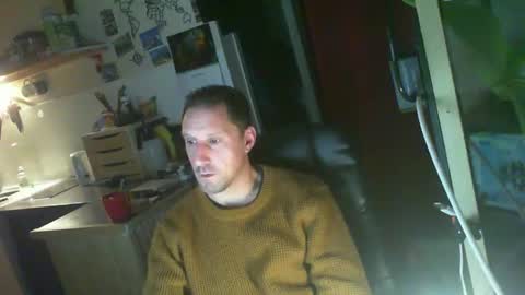 Snapshot of jef74700 chatting on 12/15/24, 04:29 Jrme online show from 12/15/24, 04:29