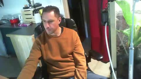 Snapshot of jef74700 chatting on 01/01/25, 09:49 Jrme online show from 01/01/25, 09:49