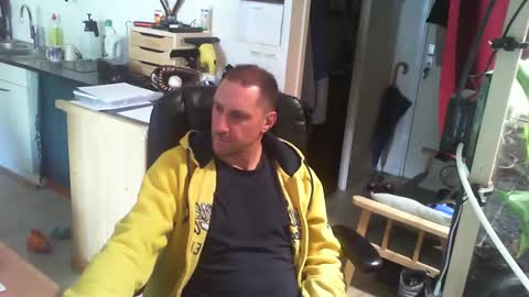 Snapshot of jef74700 chatting on 01/29/25, 10:27 Jrme online show from 01/29/25, 10:27