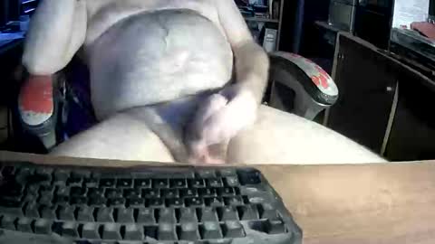 Snapshot of jeff_40962 chatting on 12/20/25, 04:25 Jeffrey Sinclair online show from 12/20/25, 04:25