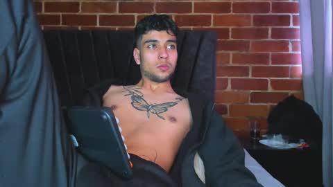 jei online show from 11/23/25, 01:22