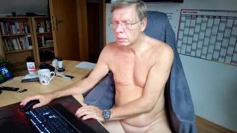 Snapshot of jemk2021 chatting on 11/10/25, 07:40 jemk2021 online show from 11/10/25, 07:40