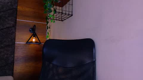 Snapshot of jenacooper__ chatting on 12/18/25, 08:04 Jena online show from 12/18/25, 08:04