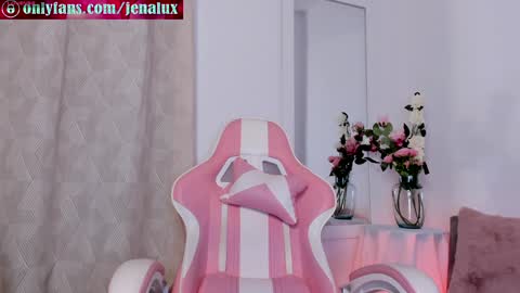 Snapshot of jenalux_ chatting on 12/04/24, 05:05 Jennalux online show from 12/04/24, 05:05