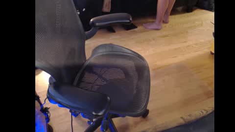 Snapshot of jenandjamesnyc chatting on 10/31/25, 08:21 PegMePlease online show from 10/31/25, 08:21