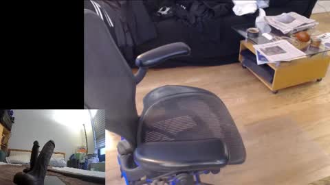 Snapshot of jenandjamesnyc chatting on 11/17/25, 04:57 PegMePlease online show from 11/17/25, 04:57