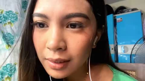 Snapshot of jenhiggens chatting on 03/09/26, 04:55 Elise online show from 03/09/26, 04:55