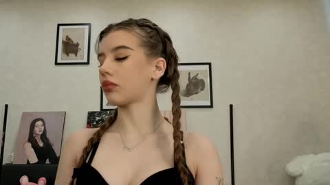 Snapshot of jenie_fire chatting on 05/31/26, 01:29 Dolly online show from 05/31/26, 01:29