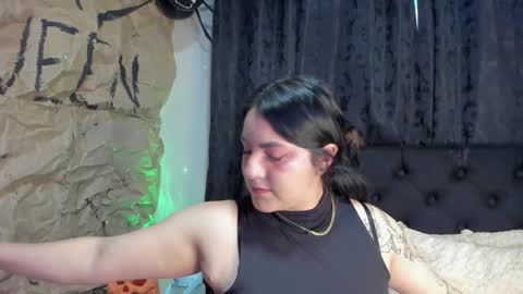 jeniferpowell_nm online show from 10/31/25, 11:22