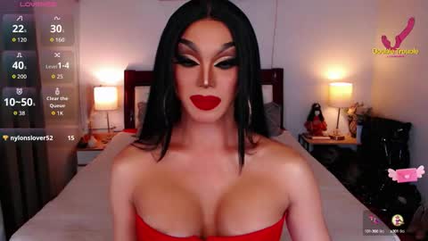 Snapshot of jenifers_body chatting on 09/21/25, 04:03 Queen Jenifer online show from 09/21/25, 04:03