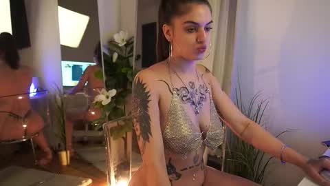 Snapshot of jeniffer_foxx chatting on 09/18/25, 04:47 jeniffer_foxx online show from 09/18/25, 04:47