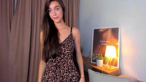 Snapshot of jenifferr_star chatting on 09/21/25, 08:32 Elli online show from 09/21/25, 08:32