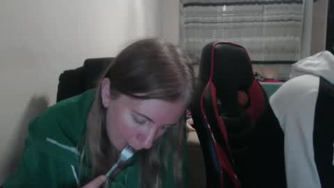 JenisAndPeter online show from 10/17/25, 07:38