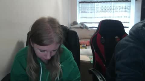 JenisAndPeter online show from 10/21/25, 06:14