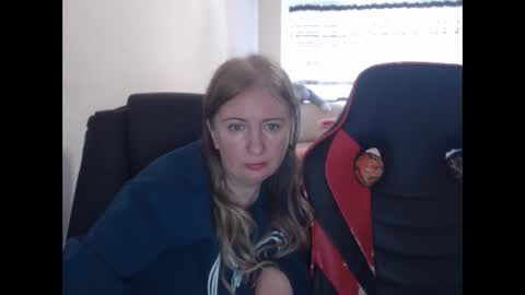 JenisAndPeter online show from 10/30/25, 07:32