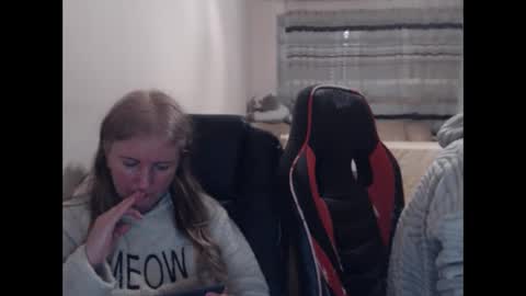 JenisAndPeter online show from 03/12/26, 07:31