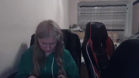 JenisAndPeter online show from 04/18/26, 06:56