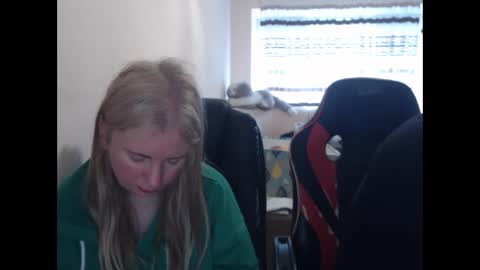 JenisAndPeter online show from 04/21/26, 05:25