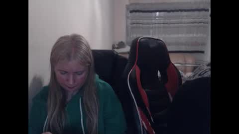 JenisAndPeter online show from 04/21/26, 05:28