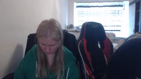 JenisAndPeter online show from 04/22/26, 05:43