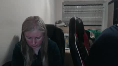 JenisAndPeter online show from 04/22/26, 05:47