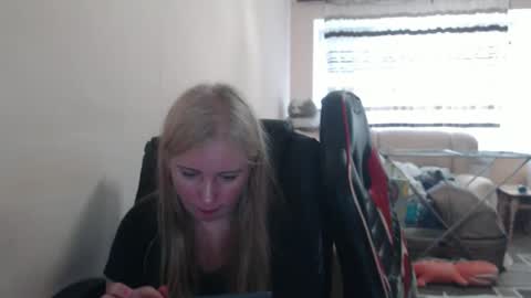 JenisAndPeter online show from 05/18/26, 04:24