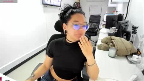 jenn online show from 11/01/25, 08:44