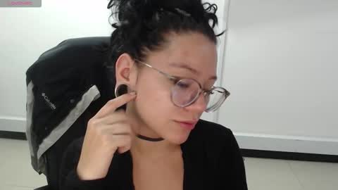 jenn online show from 12/01/25, 08:03