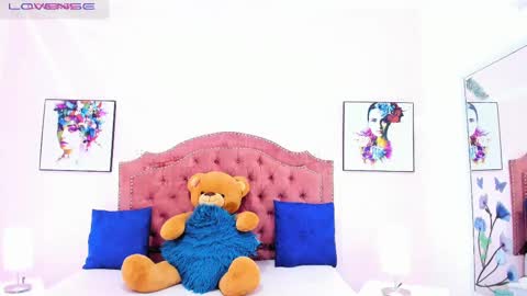 Snapshot of jenna_windsor chatting on 02/22/25, 07:14 Jenna online show from 02/22/25, 07:14