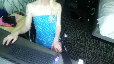 Snapshot of jennacd4life chatting on 12/20/24, 03:47 Jenna Cross online show from 12/20/24, 03:47