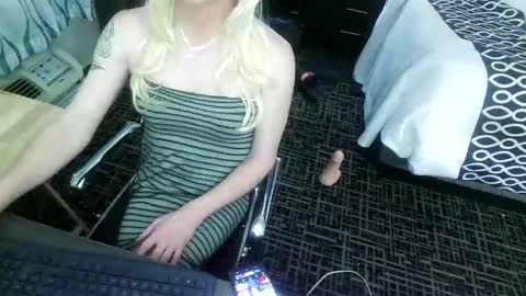Snapshot of jennacd4life chatting on 12/21/24, 12:20 Jenna Cross online show from 12/21/24, 12:20