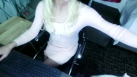Snapshot of jennacd4life chatting on 12/28/24, 03:26 Jenna Cross online show from 12/28/24, 03:26