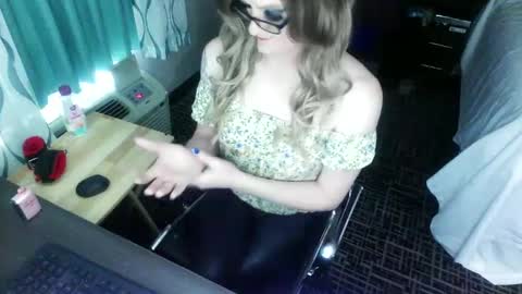 Snapshot of jennacd4life chatting on 01/28/25, 05:56 Jenna Cross online show from 01/28/25, 05:56