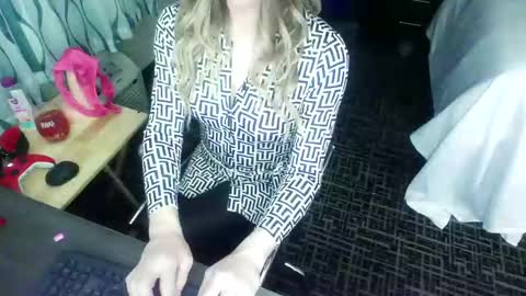 Snapshot of jennacd4life chatting on 02/16/25, 09:27 Jenna Cross online show from 02/16/25, 09:27