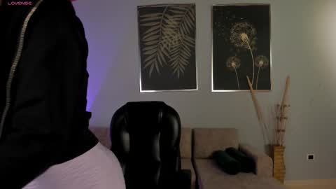 Jenna Olson  online show from 11/30/25, 11:25