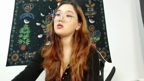 Snapshot of jennatyan chatting on 09/19/25, 01:45 JENNA online show from 09/19/25, 01:45