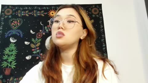 Snapshot of jennatyan chatting on 09/22/25, 01:02 JENNA online show from 09/22/25, 01:02
