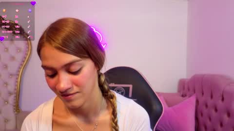 Snapshot of jenner_tay chatting on 06/23/26, 02:42 jenner online show from 06/23/26, 02:42