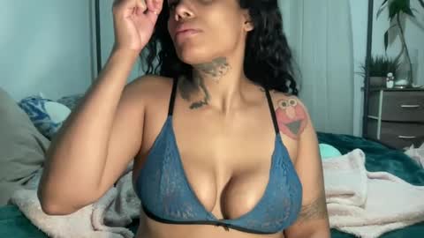 Snapshot of jenni_cash chatting on 01/12/25, 07:53 Mistress Jenni online show from 01/12/25, 07:53