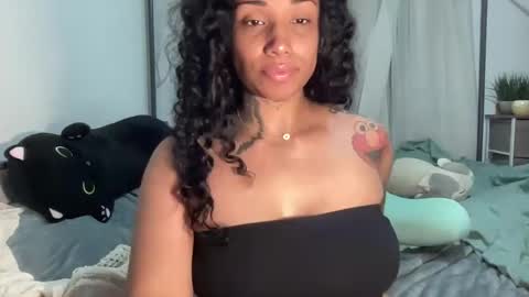 Snapshot of jenni_cash chatting on 03/11/25, 07:04 Mistress Jenni online show from 03/11/25, 07:04