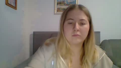 Snapshot of jenni_kristal chatting on 12/19/25, 08:05 Nicol online show from 12/19/25, 08:05
