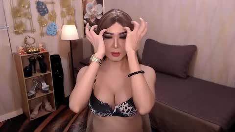 jenniegarcia online show from 11/17/25, 02:23