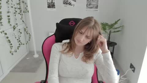 Snapshot of jenniestar chatting on 04/23/26, 01:46 Karla online show from 04/23/26, 01:46